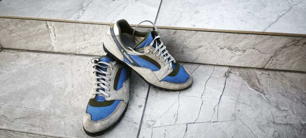 Vand 2 Perechi pantofi spd