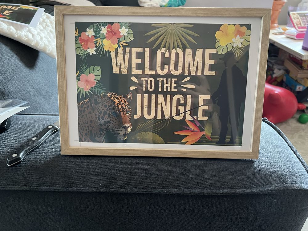 Надпис табела за парти welcome to the jungle