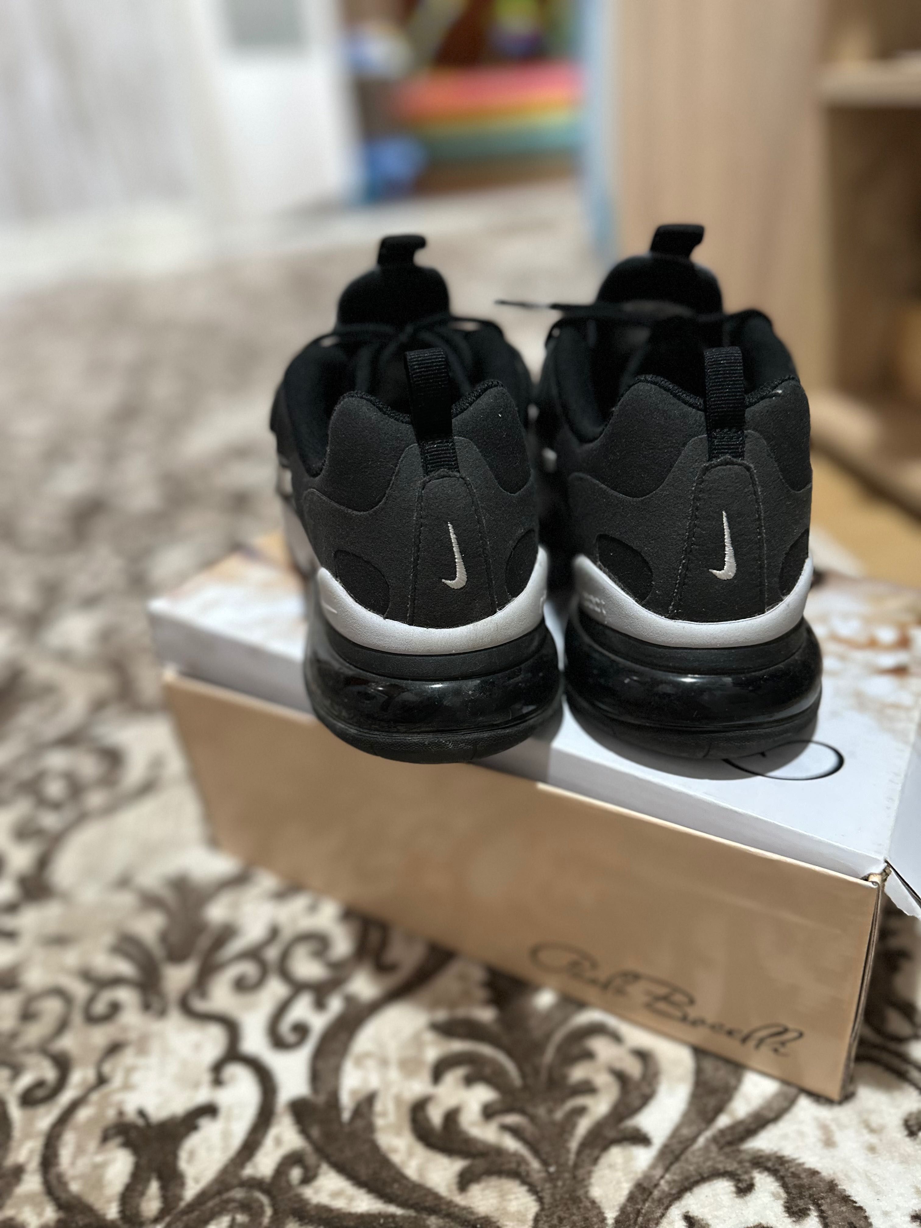 Дамски маратонки Nike