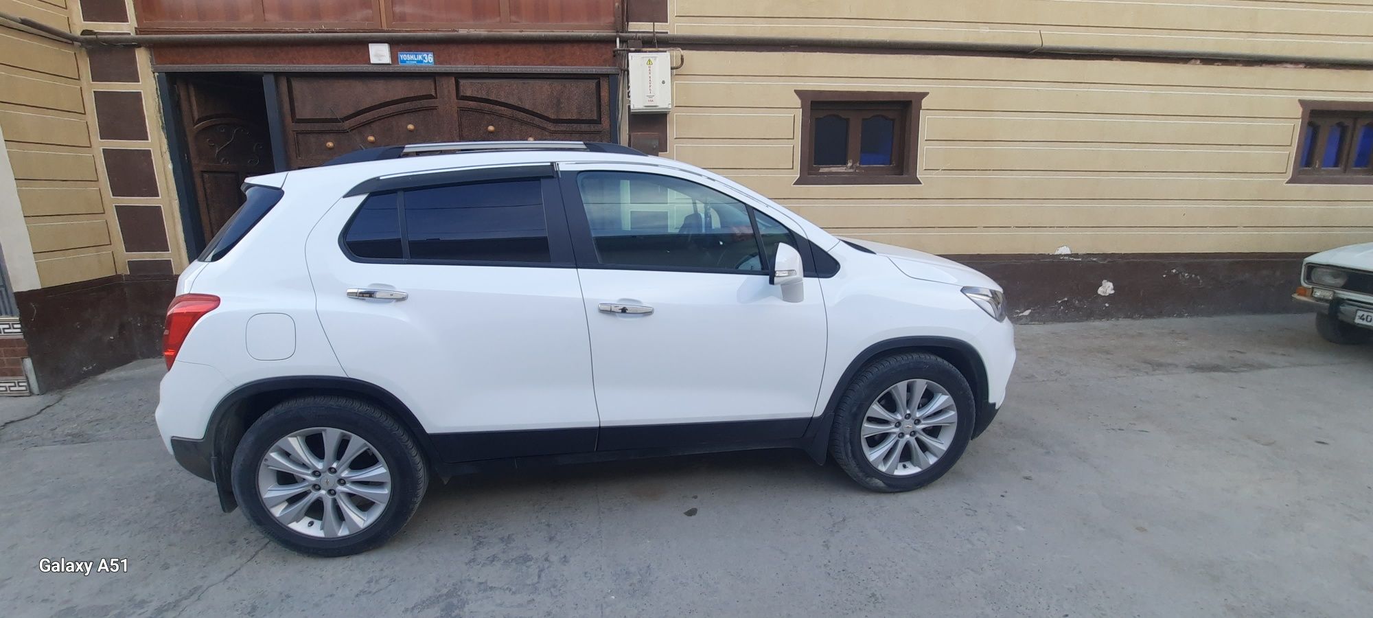 Treker 1 pozitsiya