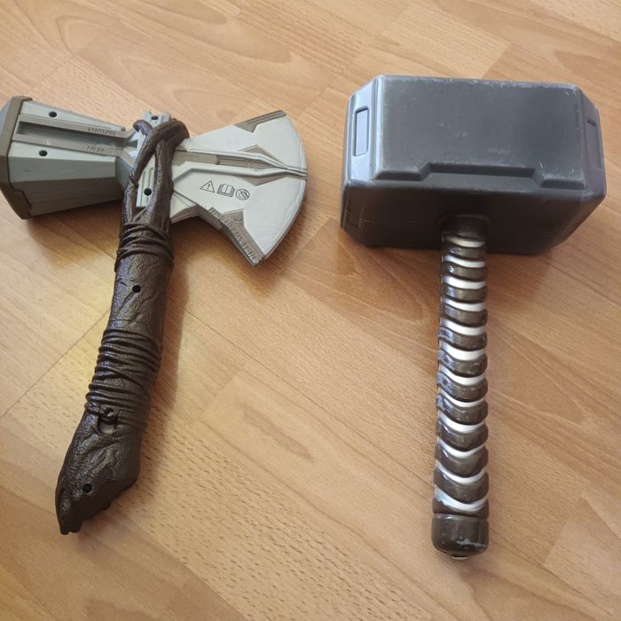 Чука и брадвата на Тор