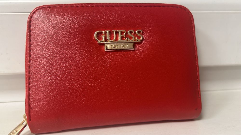 Дамско протмоне GUESS