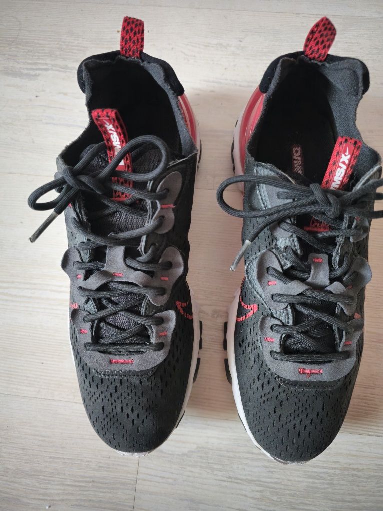 Страхотни Nike маратонки