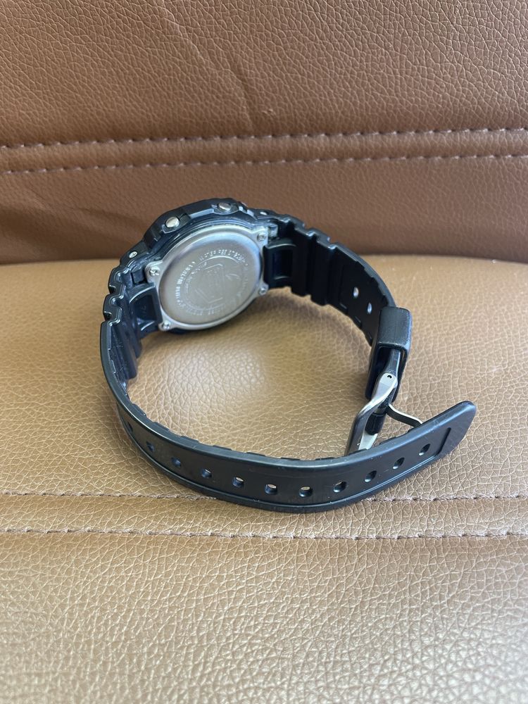 Часовник Casio DE-5600BB