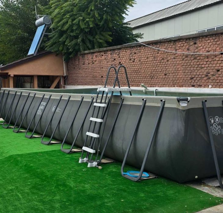 Piscina supraterana 10m x 5m cu toate accesoriile aferente.