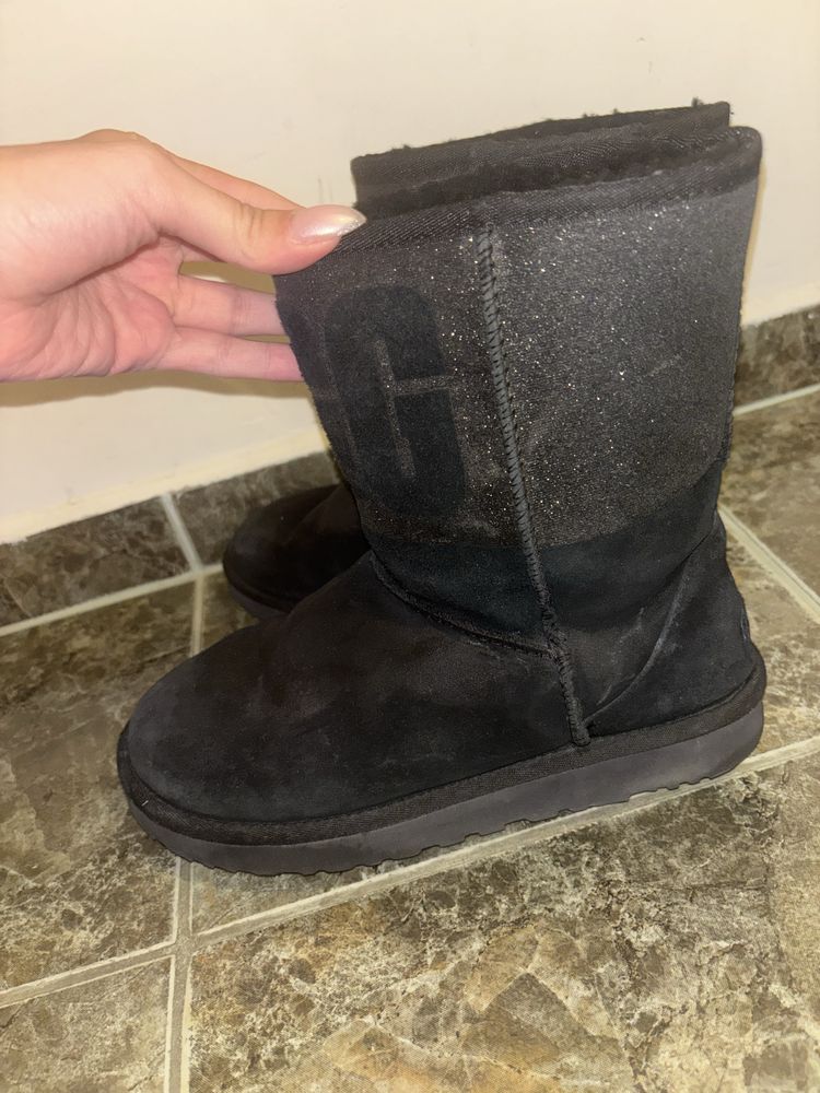 Черни блестящи ботуши UGG 38