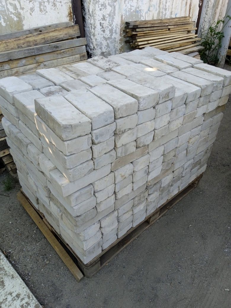 375 шт кирпичи продам кирпич
