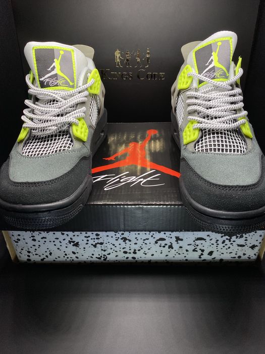 Air Jordan 4 Retro SE neon sneakers