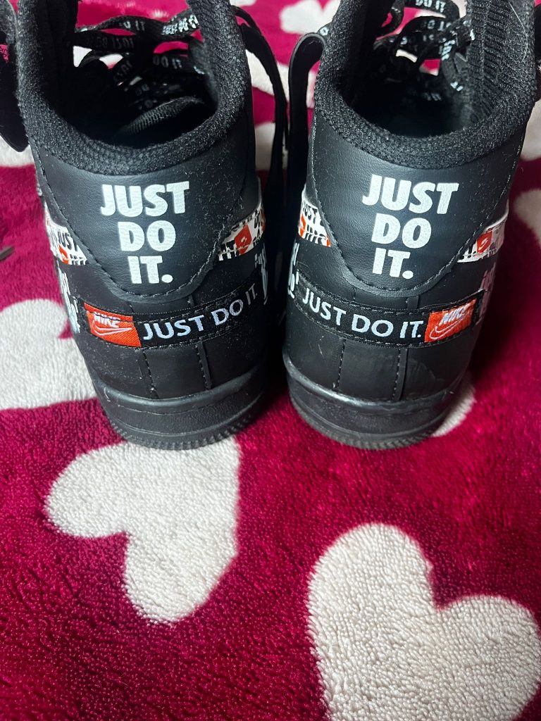 Vând papuci Nike