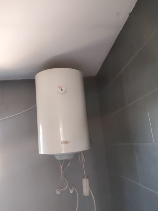 Vând boiler. Fais  100 l