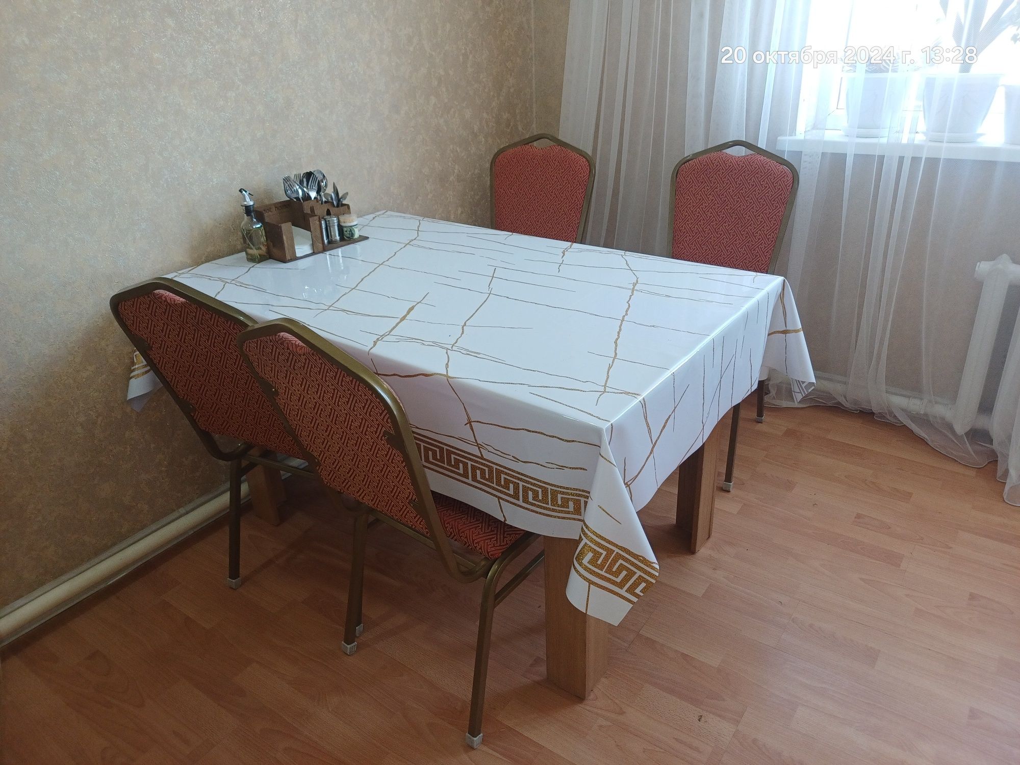 Срочно продам столы, стулья с функционирующего кафе!