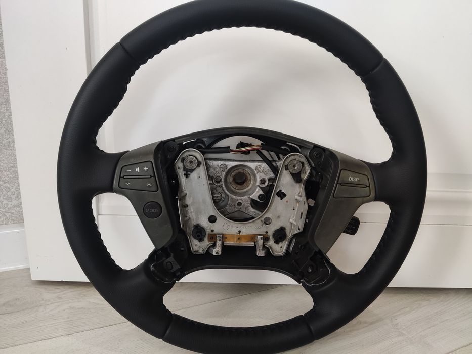 Продам руль Тойота Авенсис в идеальном состоянии кузов Т-25.