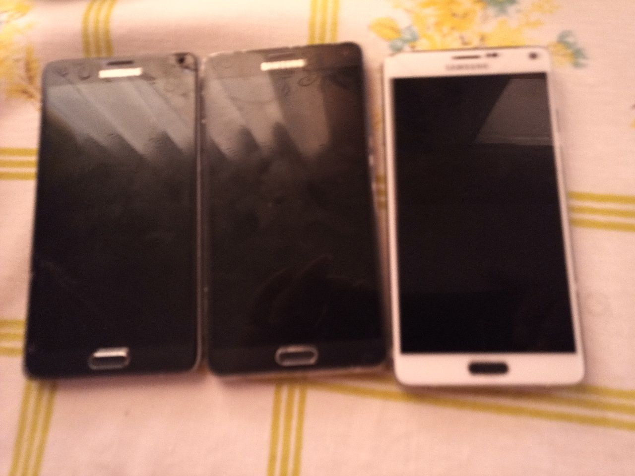 Vind trei telefoane Samsung note4
