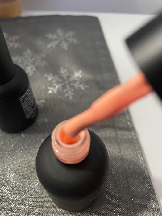 Vând Gel unghii semi.