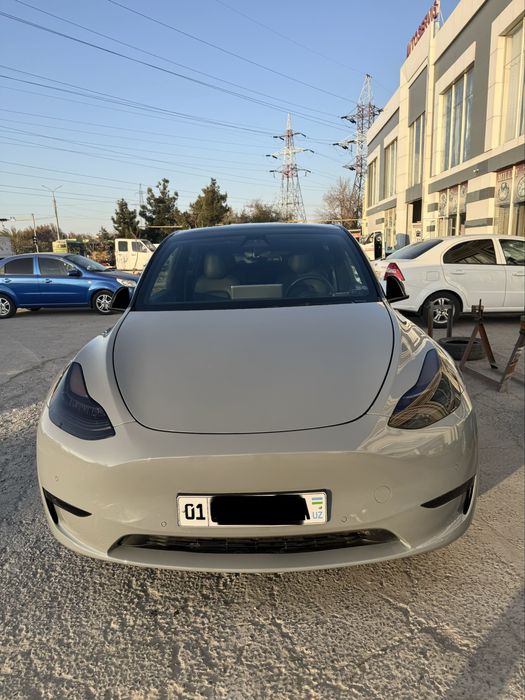 Tesla Model Y 2021 yil kam yurgan