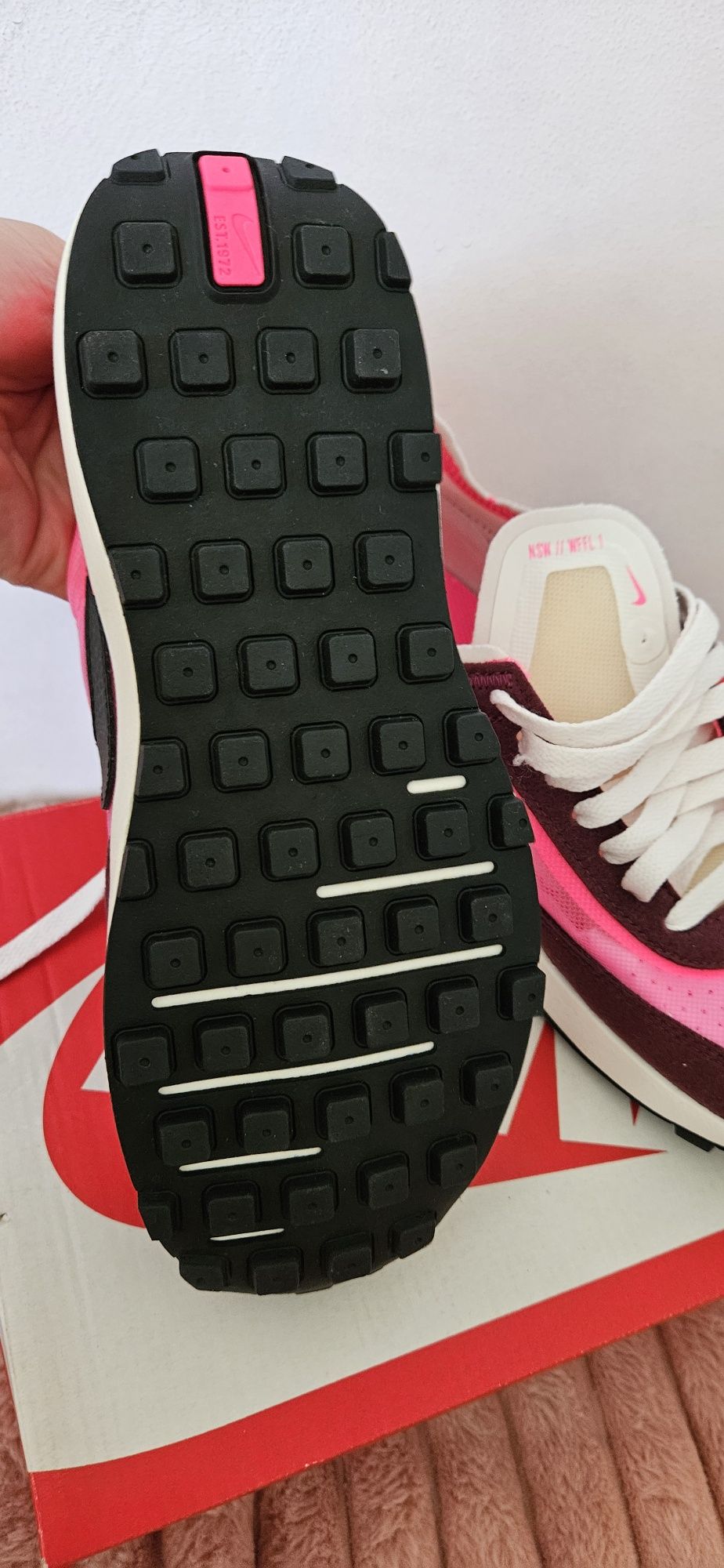Adidași Nike roz