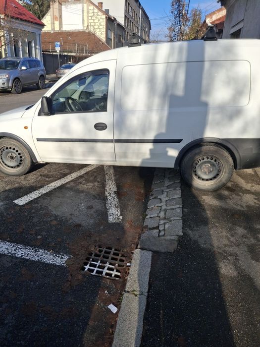 Vînd Opel combo 1.7