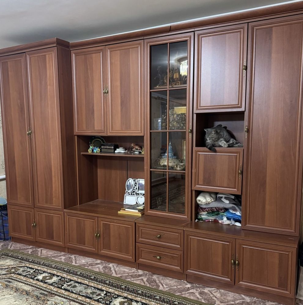 Срочно продам шкаф