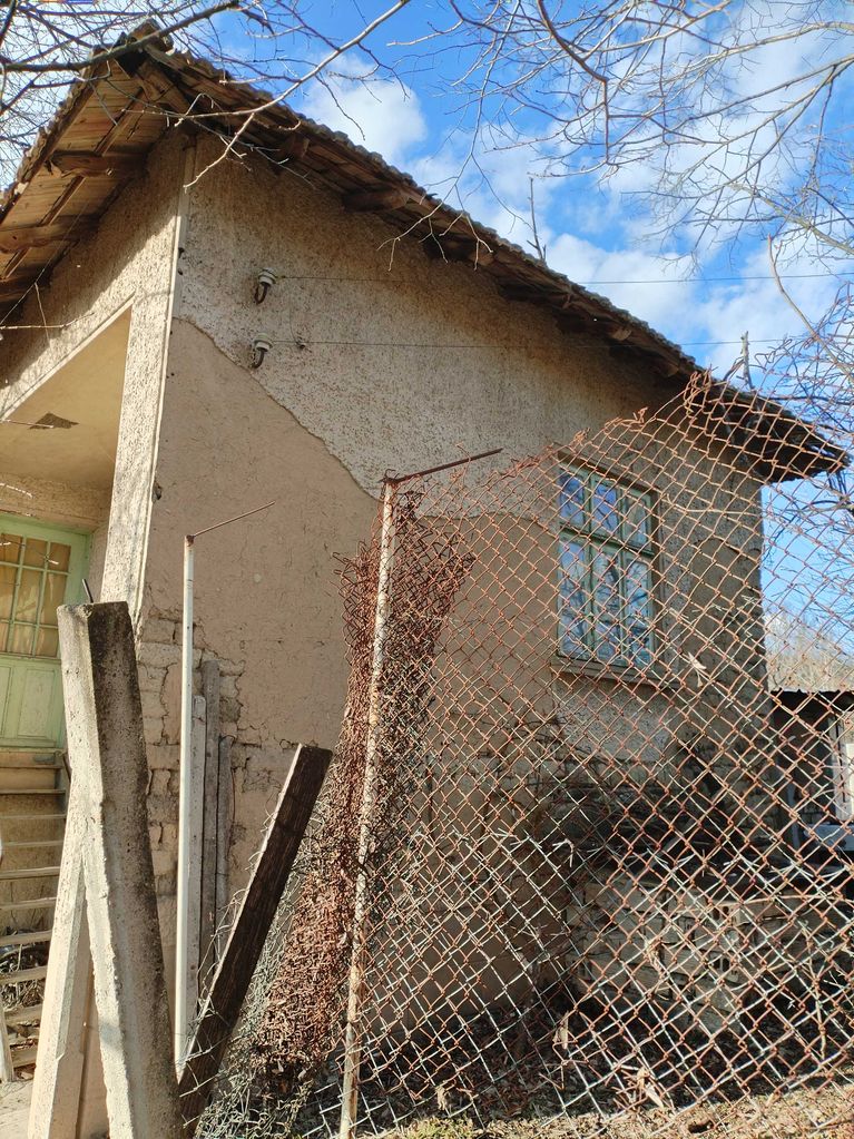 Продава се Къща в Шумен, Болницата - 160 кв.м за 351 €/кв.м - Снимка #1