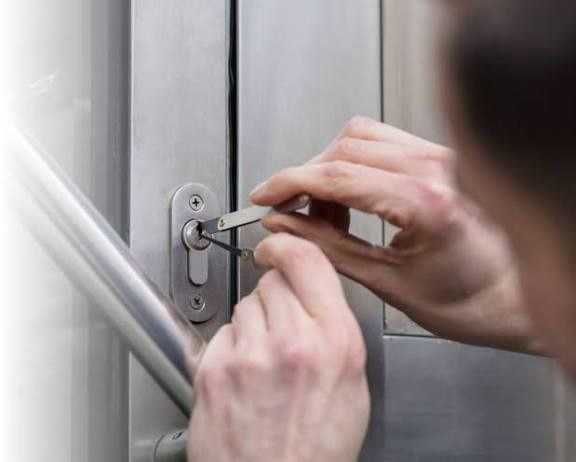 Установка замка \ Вскрытие входных дверей \ Замена сердцевин и ручек