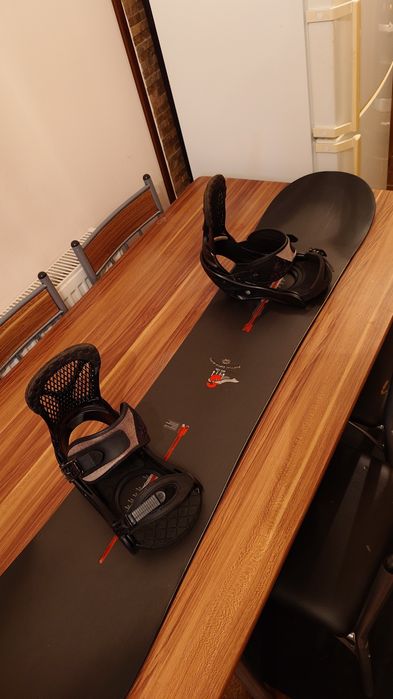 Placa Snowboard Burton SuperHero 154W cm cu legaturi Burton Mission L