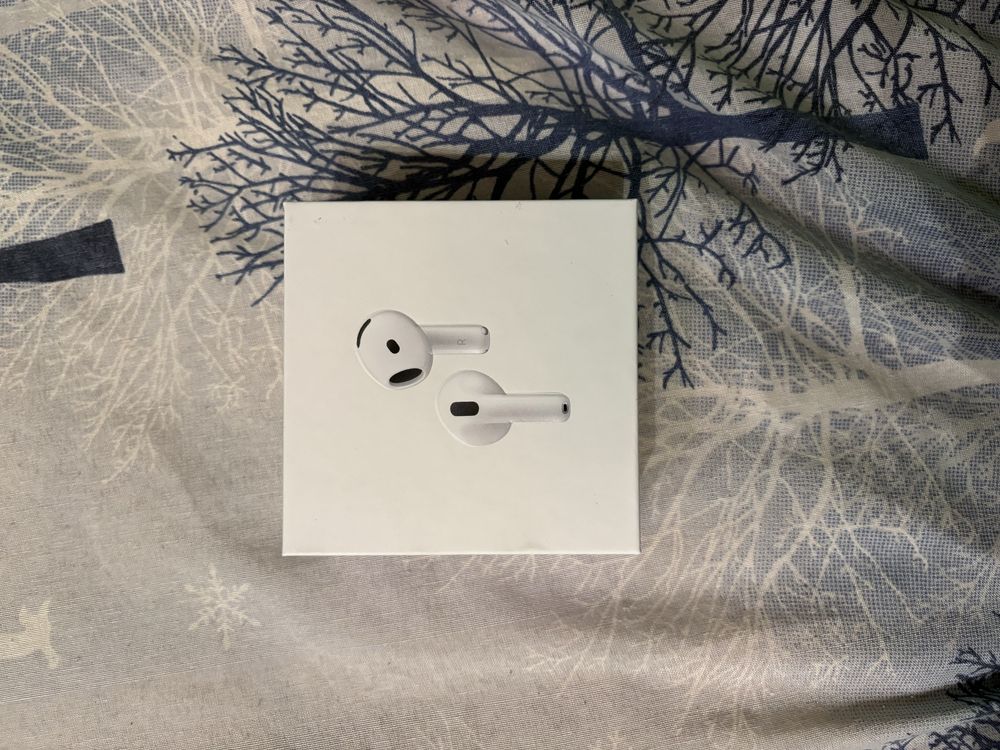Apple AirPods 4.
