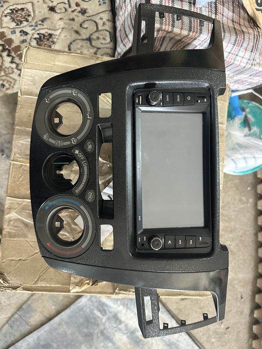 Центральная рамка магнитолы hilux хайлюкс