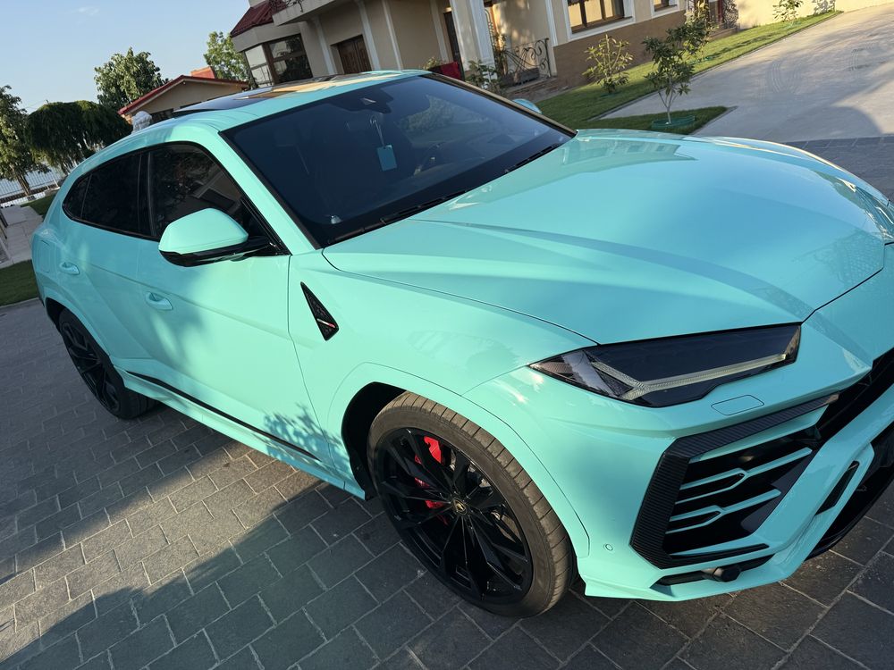 Lamborghini urus de vanzare culoare deosebita Tifany Blue Miami