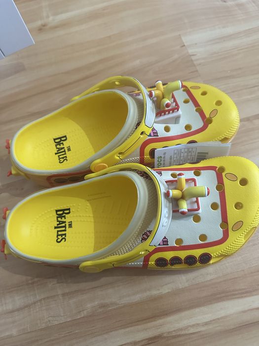 Saboti Crocs cu Licenta Beatles Yellow Submarine