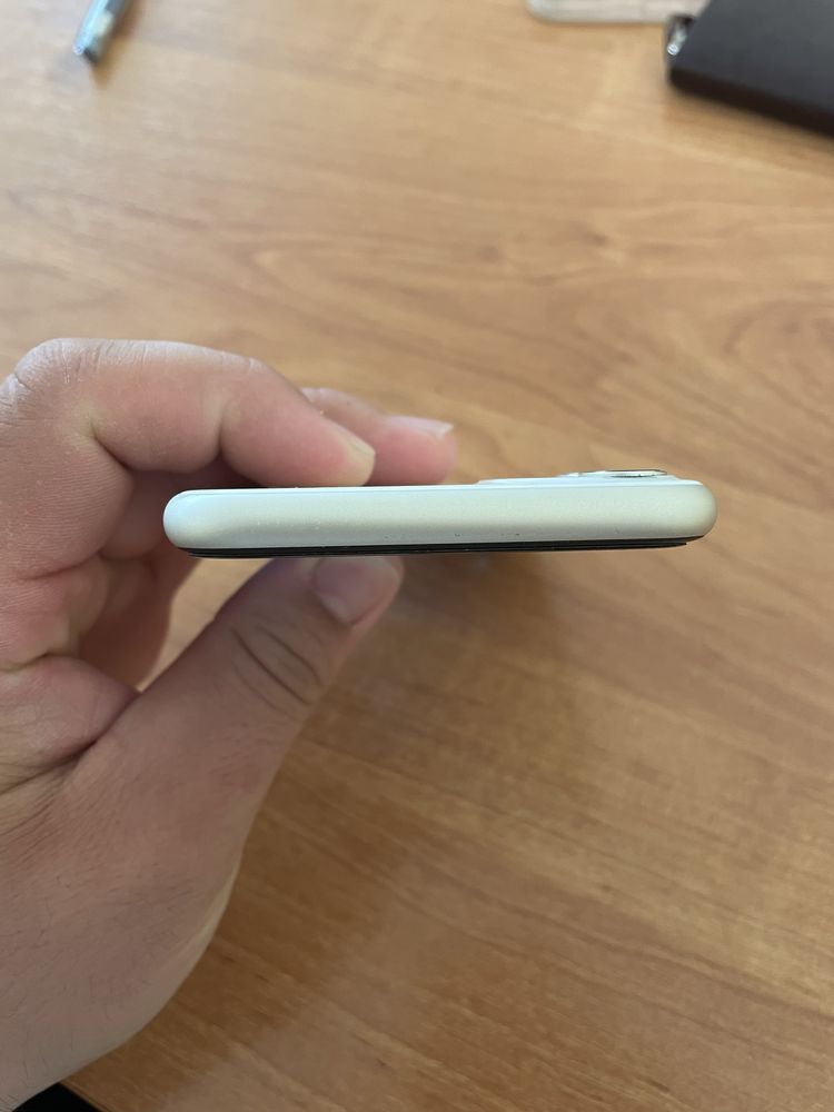 iPhone 11white 64talik