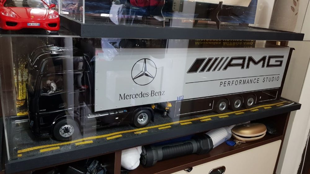 cadou camion TIR Actros 2020 1:18 NZG + semiremorca Mercedes AMG