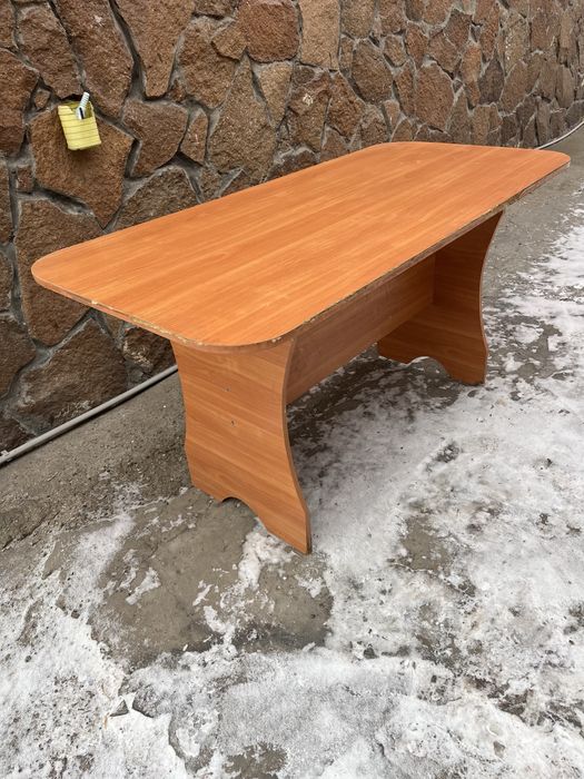 Продам стол с табуретками