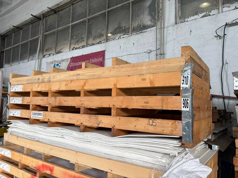 Дървени Палети с размери 105см х 308см