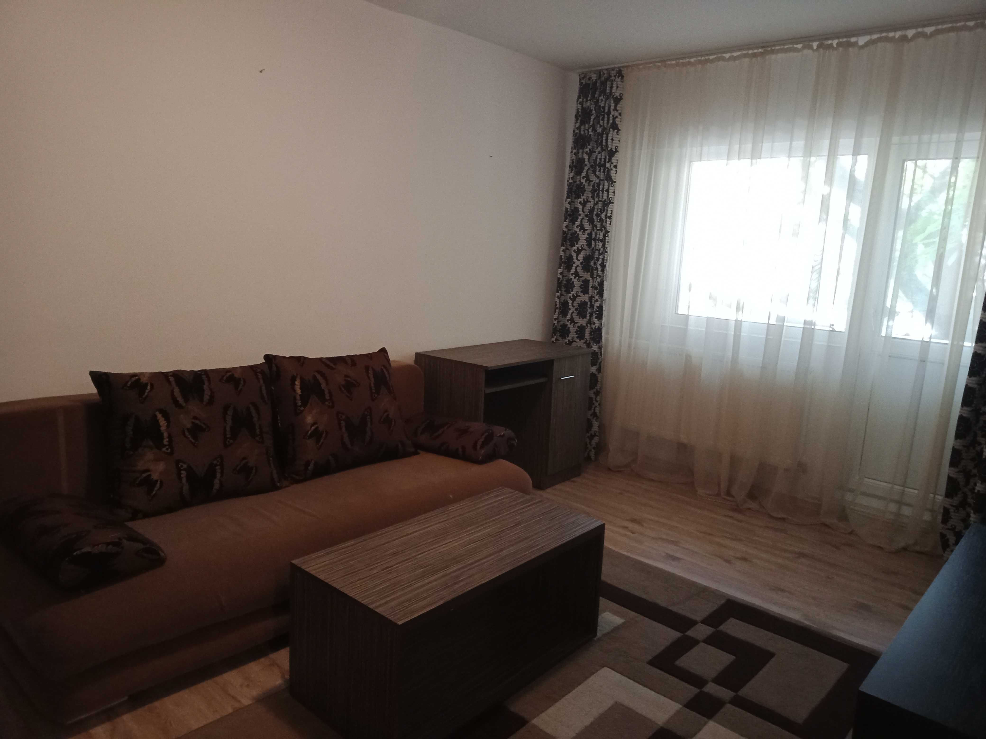 Dau în chirie apartament 3 camere Micro 17 Satu Mare