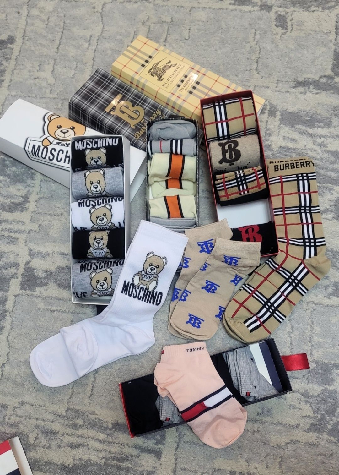 Чорапи Burberry, Moshino, tommy шалове LV