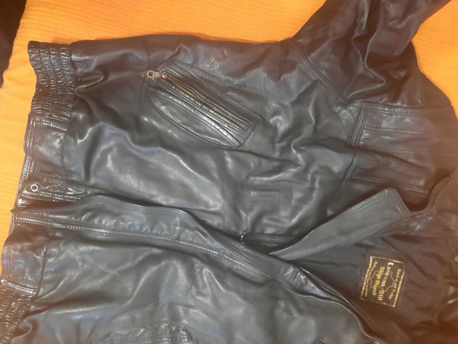 Geacă de piele neagră
