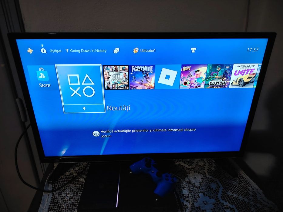 Vând PS4 +5 jocuri,cu volan și pedale