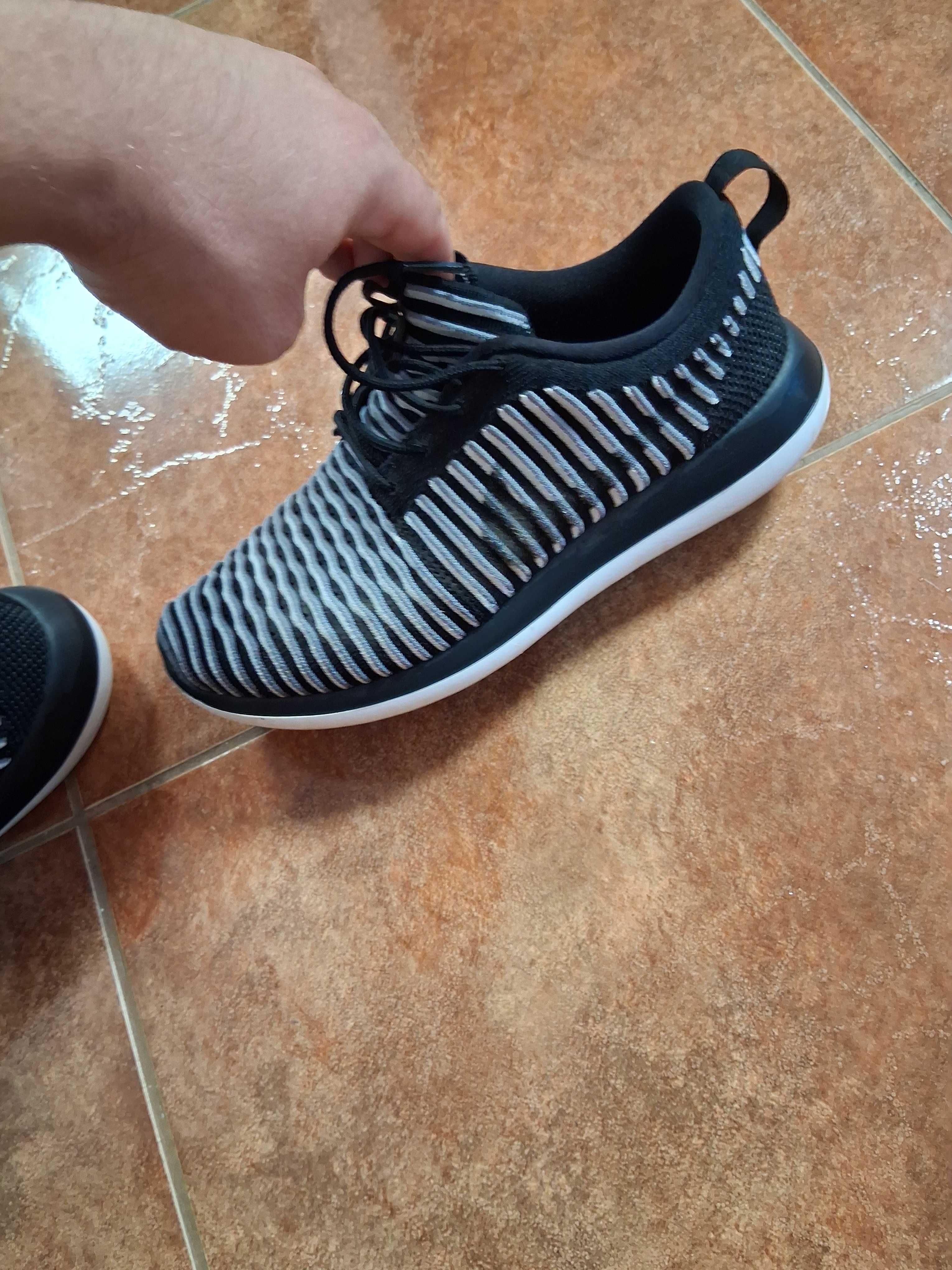 Adidasi nike roshe 41