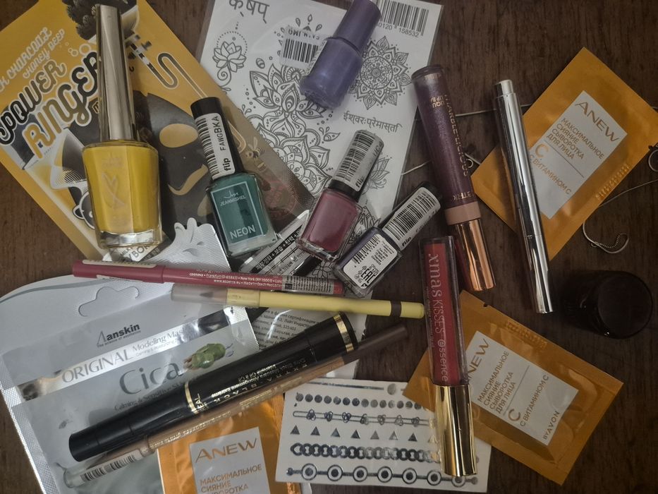 Набор косметики всего за 2000.