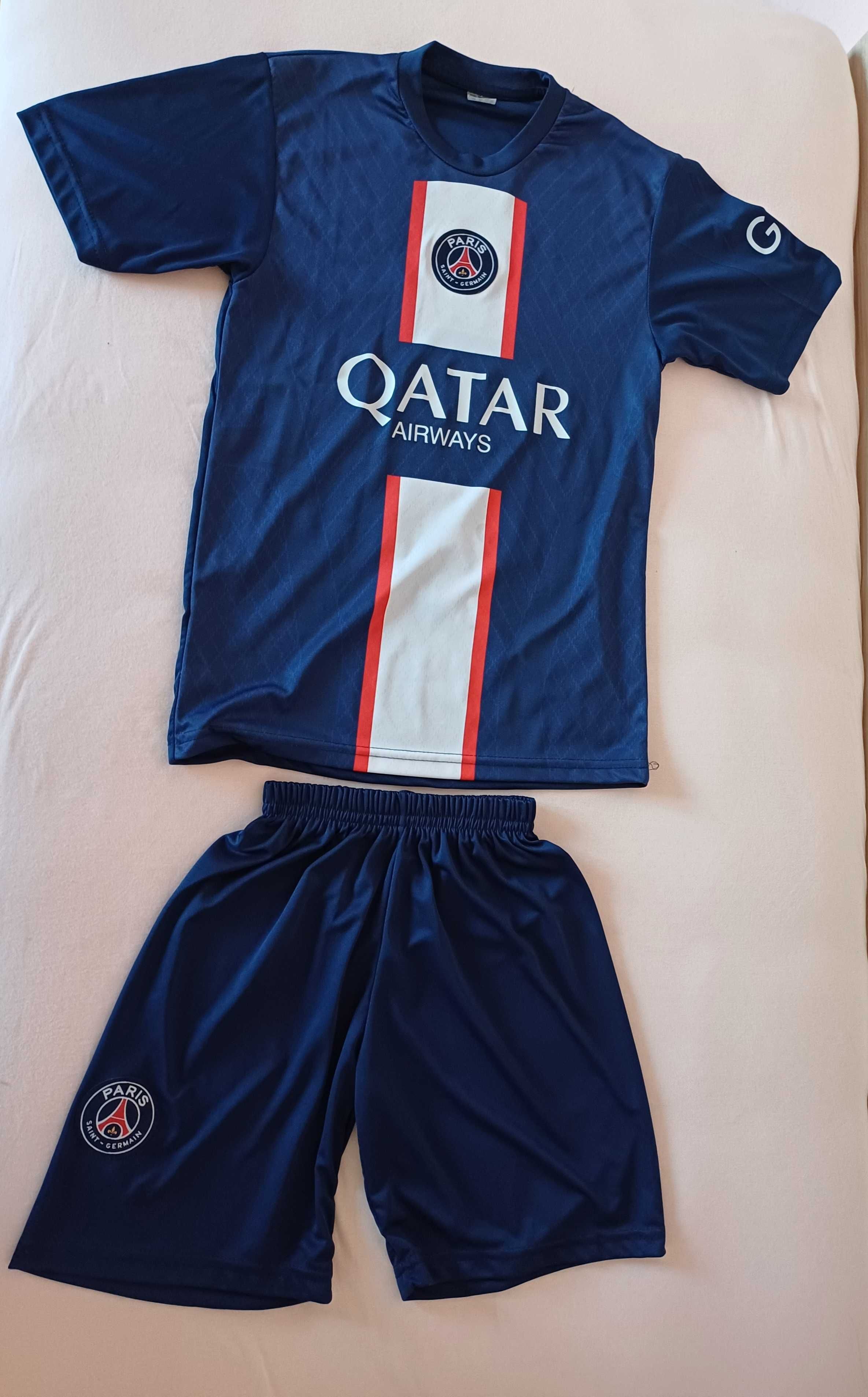 PSG 22/23 home kit Mbappe 7