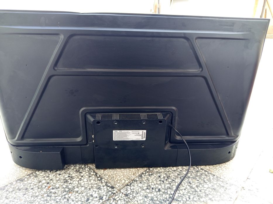 Продавам 2 телевизора на части