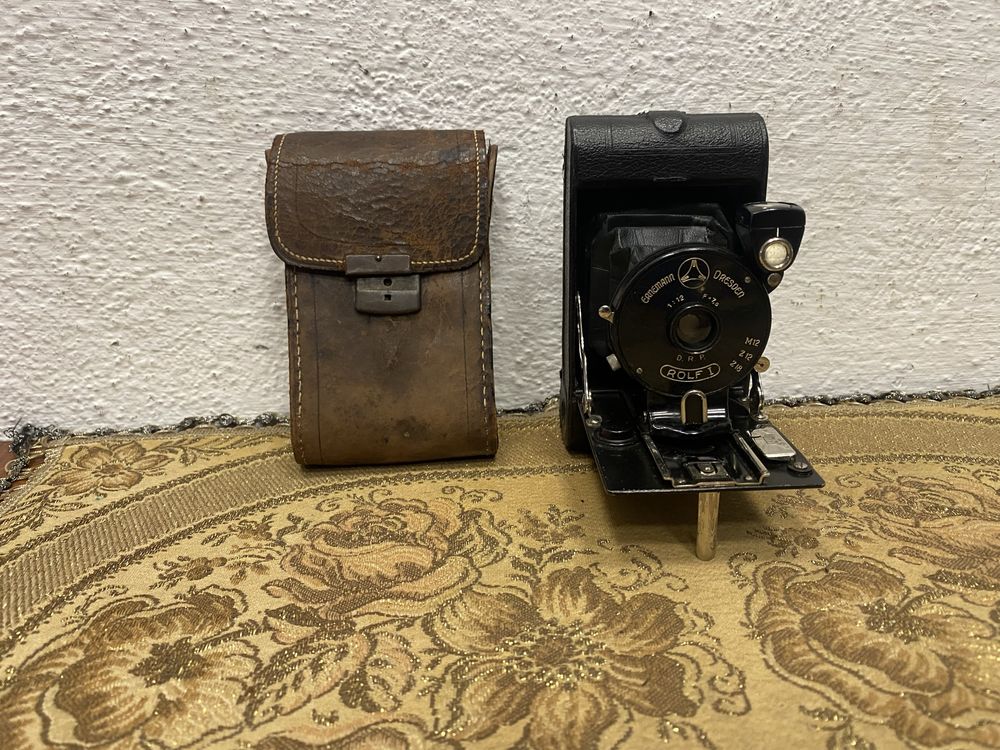 Стар френски фотоапарат