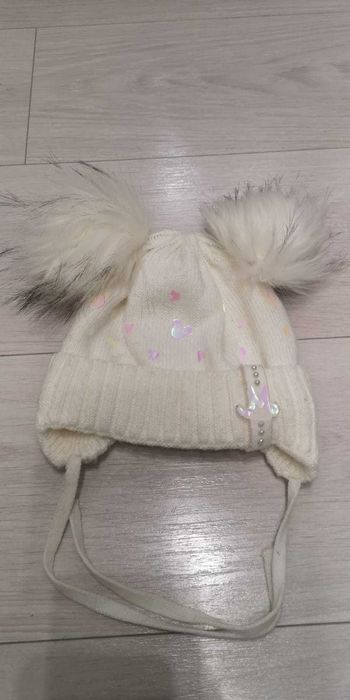 caciulita alba groasa pt fetite