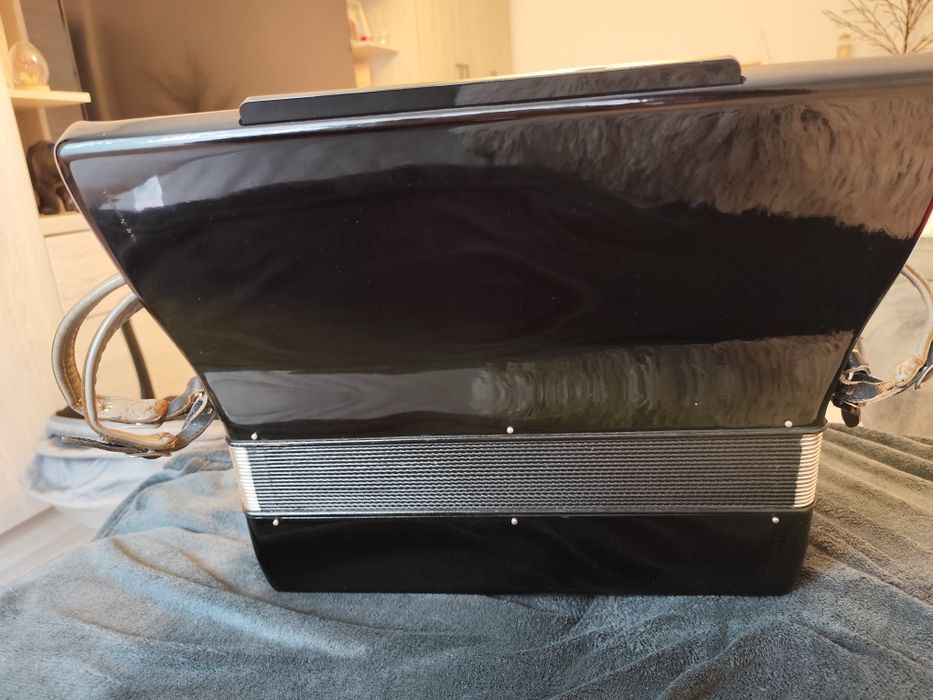 Vând Acordeon Hohner Verdi 2
