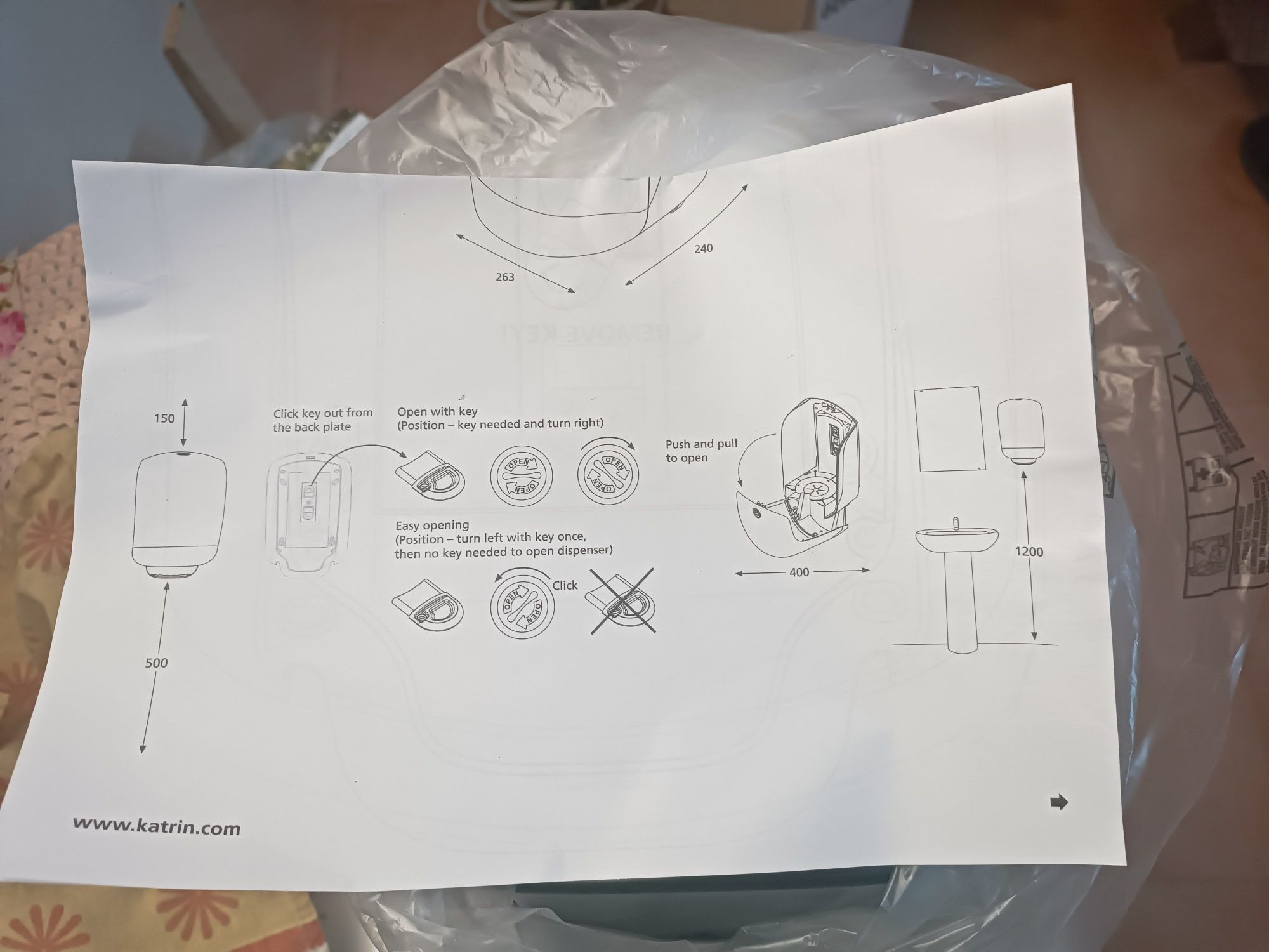 Katrin centre feed M dispenser /диспенсър 45лв