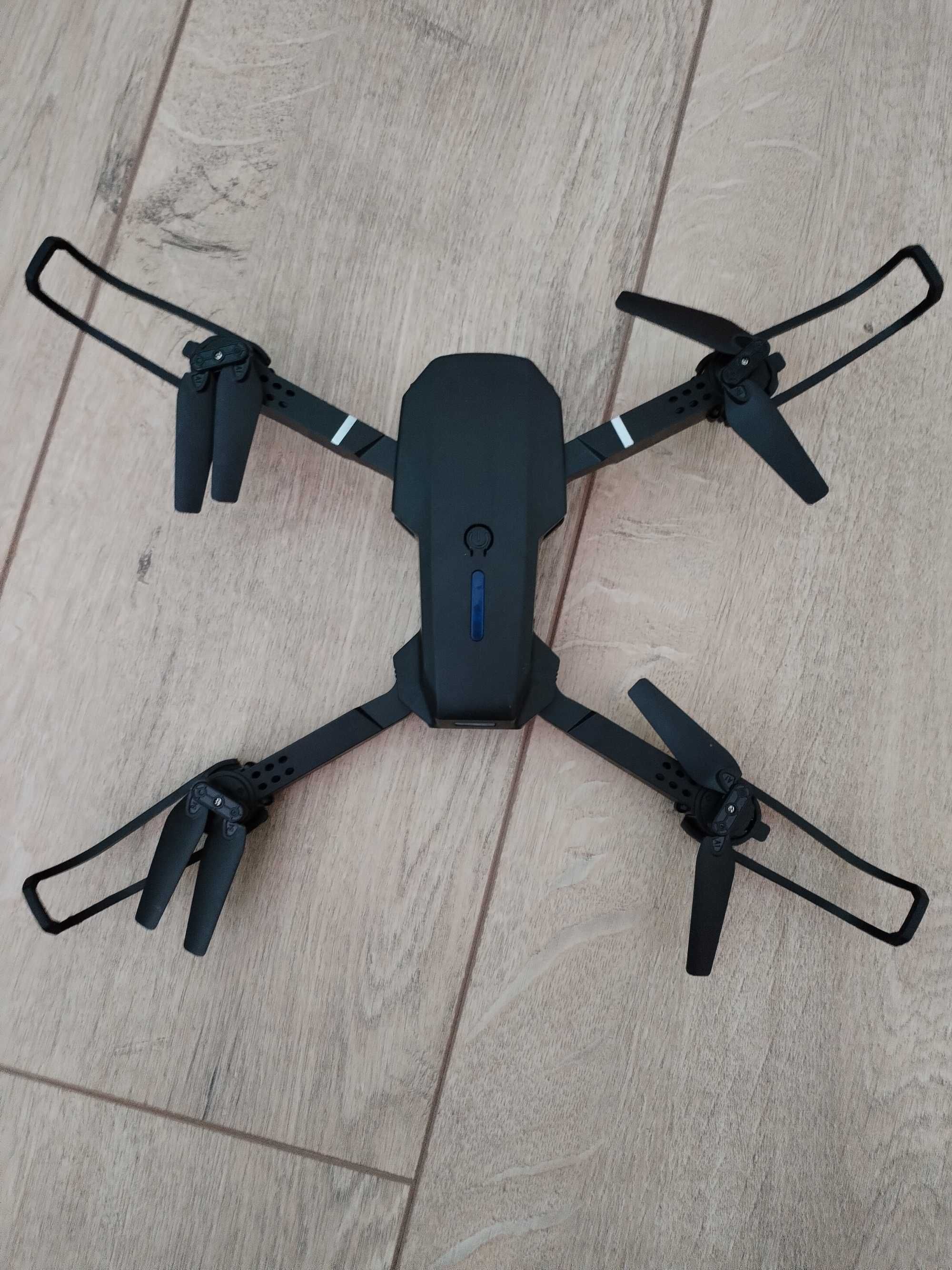 E88 Drone Pro с много части