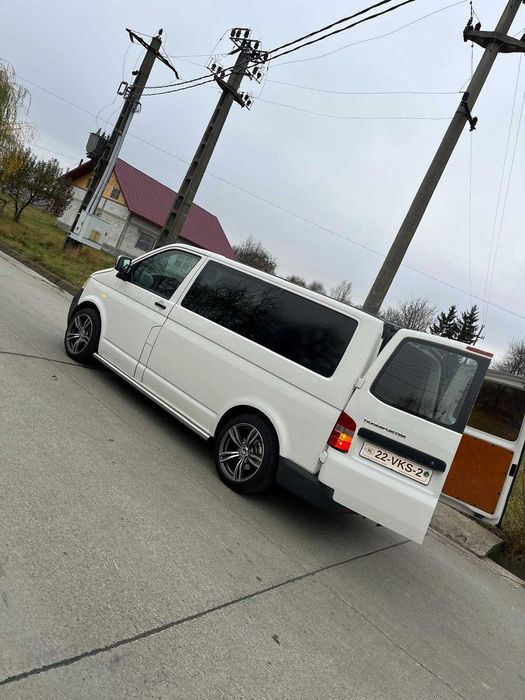 Vand Volkswagen Transporter T5 cu 6 locuri  motor 1.9 tdi