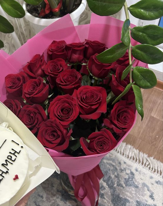 Продам букет из 19 свежих голландских роз за 10 тыс тг. Жезказган