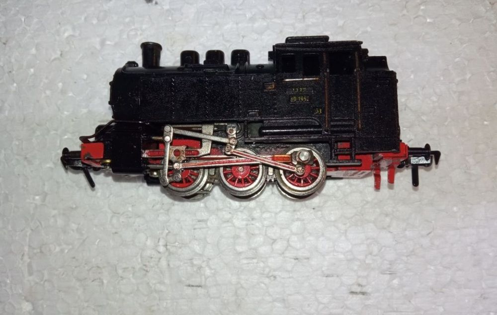 Locomotiva fleischmann BR80 scara H0, 1:87

Tracțiune integrală pe toa