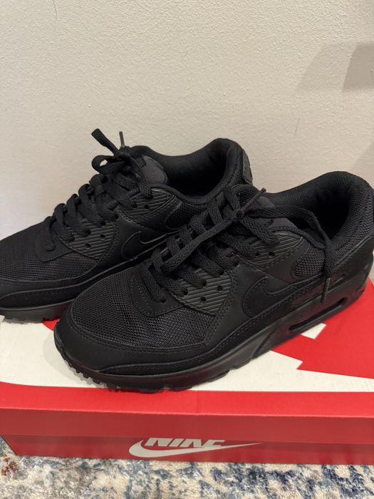 Кроссовки женские